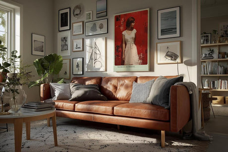 Paul Sinus Wandbild in 40x60cm Frau in weißem Kleid vor roter Wand – modernes Porträt mit ausdrucksstarker Komposition