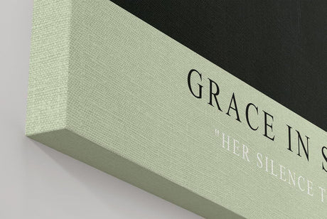 Paul Sinus Wandbild in 40x60cm Grace in Stillness – Minimalistisches Porträt einer Frau mit geschlossenen Augen, moderne Bilder in harmonischen Erdtönen, elegant und zeitlos