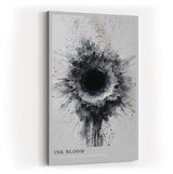 Paul Sinus Wandbild in 40x60cm Ink Bloom Abstraktes Schwarz-Weiß-Kunstwerk mit texturierter, radialer Form und dunklem Zentrum
