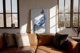 Paul Sinus Wandbild in 40x60cm Koi in Porcelain – kunstvoller Koi-Fisch in Blau-Weiß mit feinen Porzellanmustern und dezentem Farbakzent