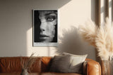 Paul Sinus Wandbild in 40x60cm Künstlerisches Porträt in Schwarz-Weiß mit rissiger Textur über Gesichtszügen