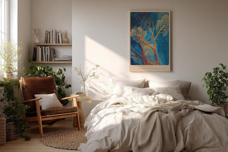 Paul Sinus Wandbild in 40x60cm Leuchtender Baum in Blauund Goldtönen – surrealistisches Kunstwerk mit Vogel im Geäst