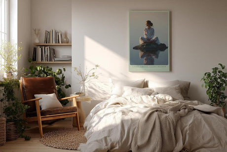 Paul Sinus Wandbild in 40x60cm Light Above, Light Within – Meditatives Porträt einer Frau in weißem Gewand, sitzend auf einem Felsen im stillen Wasser bei Sonnenaufgang