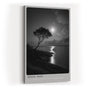 Paul Sinus Wandbild in 40x60cm Moon Tree – stimmungsvolle Schwarz-Weiß-Landschaft mit Baum am Ufer im Mondlicht