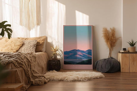 Paul Sinus Wandbild in 40x60cm Pastel Peaks mit farbintensiven Bergen im Abendlicht für moderne Wandgestaltung