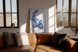 Paul Sinus Wandbild in 40x60cm Porcelain Koi – edler Koi-Fisch in filigraner Blau-Weiß-Porzellanoptik mit kunstvollen Mustern