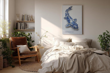 Paul Sinus Wandbild in 40x60cm Porcelain Koi – edler Koi-Fisch in filigraner Blau-Weiß-Porzellanoptik mit kunstvollen Mustern
