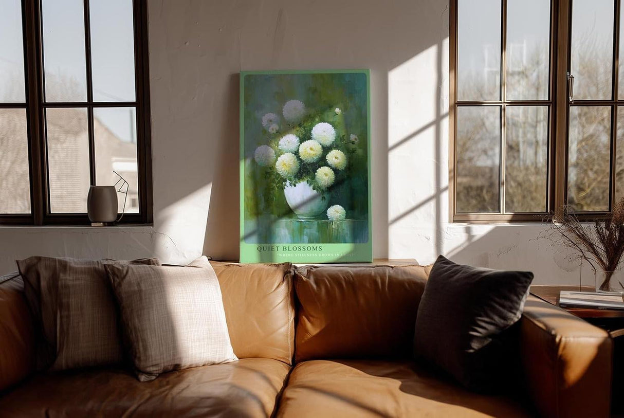 Paul Sinus Wandbild in 40x60cm Quiet Blossoms zartes Stillleben mit weißen Chrysanthemen in weißer Vase vor grünem Hintergrund