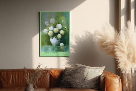 Paul Sinus Wandbild in 40x60cm Quiet Blossoms zartes Stillleben mit weißen Chrysanthemen in weißer Vase vor grünem Hintergrund