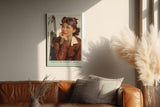 Paul Sinus Wandbild in 40x60cm Ready for Takeoff, Boys – Pin-up-Pilotin in Lederjacke und Fliegerbrille mit verträumtem Blick