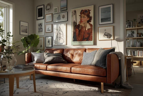 Paul Sinus Wandbild in 40x60cm Ready for Takeoff, Boys – Pin-up-Pilotin in Lederjacke und Fliegerbrille mit verträumtem Blick