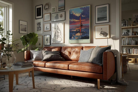 Paul Sinus Wandbild in 40x60cm Segelboot im Abendlicht mit roten Segeln auf ruhigem Wasser – maritimes Kunstwerk voller Farbintensität