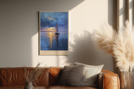 Paul Sinus Wandbild in 40x60cm Segelboot im goldenen Licht auf ruhigem Wasser mit dramatischem Himmel – maritimes Kunstwerk für stilvolle Raumgestaltung