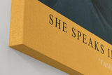 Paul Sinus Wandbild in 40x60cm She Speaks in Shades – modernes Porträt einer Frau mit gelber Sonnenbrille und Lippenstift, Fashion-Art in ausdrucksstarkem Stil