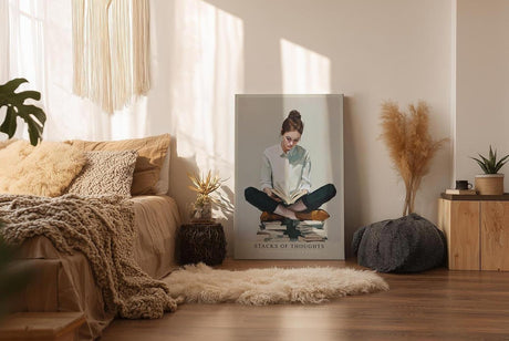 Paul Sinus Wandbild in 40x60cm Stacks of Thoughts – Poetisches Porträt einer jungen Frau, sitzend auf Bücherstapeln und lesend, moderne Bilder in warmen Farbtönen, ruhig und inspirierend