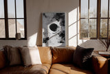 Paul Sinus Wandbild in 40x60cm The Collapse – Dramatische monochrome Kunst mit intensivem Zentrum und ausstrahlender Bewegung