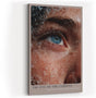 Paul Sinus Wandbild in 40x60cm The Eye of the Current – fesselndes Unterwasser-Augenporträt mit intensiver Farbund Detailwirkung für moderne Raumgestaltung