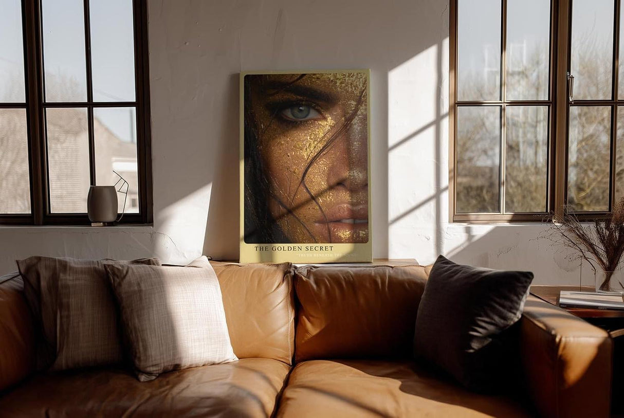 Paul Sinus Wandbild in 40x60cm The Golden Secret – Intensives Porträt mit goldener Blattoptik und blauem Auge in Nahaufnahme