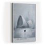 Paul Sinus Wandbild in 40x60cm The Grey City Futuristische Architektur in grauer, nebliger Stadtlandschaft mit zwei Figuren im Vordergrund