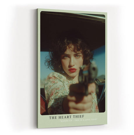 Paul Sinus Wandbild in 40x60cm The Heart Thief Porträt einer Frau mit entschlossenem Blick, die eine Pistole direkt auf den Betrachter richtet