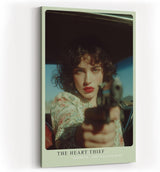 Paul Sinus Wandbild in 40x60cm The Heart Thief Porträt einer Frau mit entschlossenem Blick, die eine Pistole direkt auf den Betrachter richtet