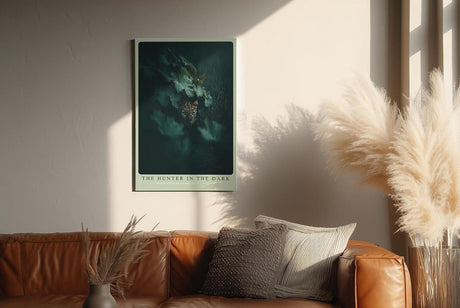 Paul Sinus Wandbild in 40x60cm The Hunter in the Dark – Leopard im Schatten dichter Blätter mit intensiven Augen