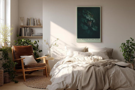 Paul Sinus Wandbild in 40x60cm The Hunter in the Dark – Leopard im Schatten dichter Blätter mit intensiven Augen