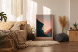 Paul Sinus Wandbild in 40x60cm The Last Light – Abstraktes Bergmotiv in sanften Rosaund Blautönen für moderne Wohnräume
