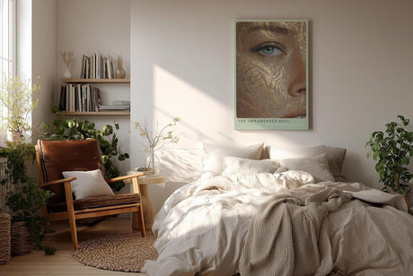 Paul Sinus Wandbild in 40x60cm The Ornamented Soul – Detailreiches Porträt mit ornamentaler Goldprägung und blauem Auge