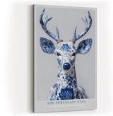Paul Sinus Wandbild in 40x60cm The Porcelain Stag in edler Blau-Weiß-Optik – kunstvolle Hirschdarstellung mit filigranen Mustern für stilvolle Wohnräume