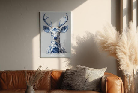 Paul Sinus Wandbild in 40x60cm The Porcelain Stag in edler Blau-Weiß-Optik – kunstvolle Hirschdarstellung mit filigranen Mustern für stilvolle Wohnräume