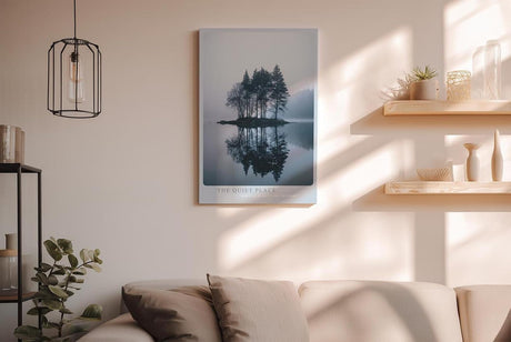 Paul Sinus Wandbild in 40x60cm The Quiet Place – Nebelige Bauminsel mit Spiegelung im See, beruhigendes Naturmotiv in sanften Blautönen