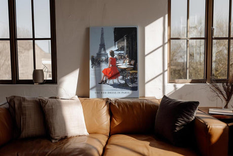 Paul Sinus Wandbild in 40x60cm The Red Dress in Paris Bilder einer Frau im roten Kleid an einem Straßencafé mit Blick auf den Eiffelturm