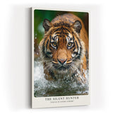 Paul Sinus Wandbild in 40x60cm The Silent Hunter – Faszinierendes Tigerporträt im Wasser in hoher Farbbrillanz