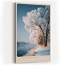 Paul Sinus Wandbild in 40x60cm The Silver Edge – Winterliche Flusslandschaft mit schneebedeckten Bäumen, elegante Naturdarstellung in kühlen Tönen