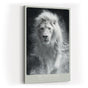 Paul Sinus Wandbild in 40x60cm The White King Weißer Löwe in frontaler Pose mit Wasserbewegung in monochromer Darstellung