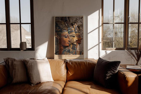 Paul Sinus Wandbild in 40x60cm Trinity of Pharaohs – Drei ägyptische Herrscher im kunstvollen Relief mit Gold-, Blauund Erdtönen
