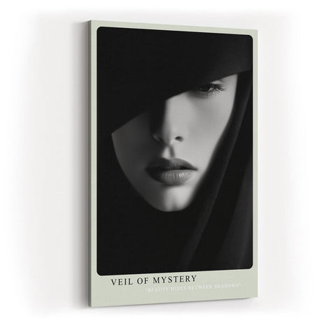 Paul Sinus Wandbild in 40x60cm Veil of Mystery – geheimnisvolles Schwarz-Weiß-Porträt mit verhülltem Blick für elegante Raumgestaltung