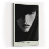 Paul Sinus Wandbild in 40x60cm Veil of Mystery – geheimnisvolles Schwarz-Weiß-Porträt mit verhülltem Blick für elegante Raumgestaltung