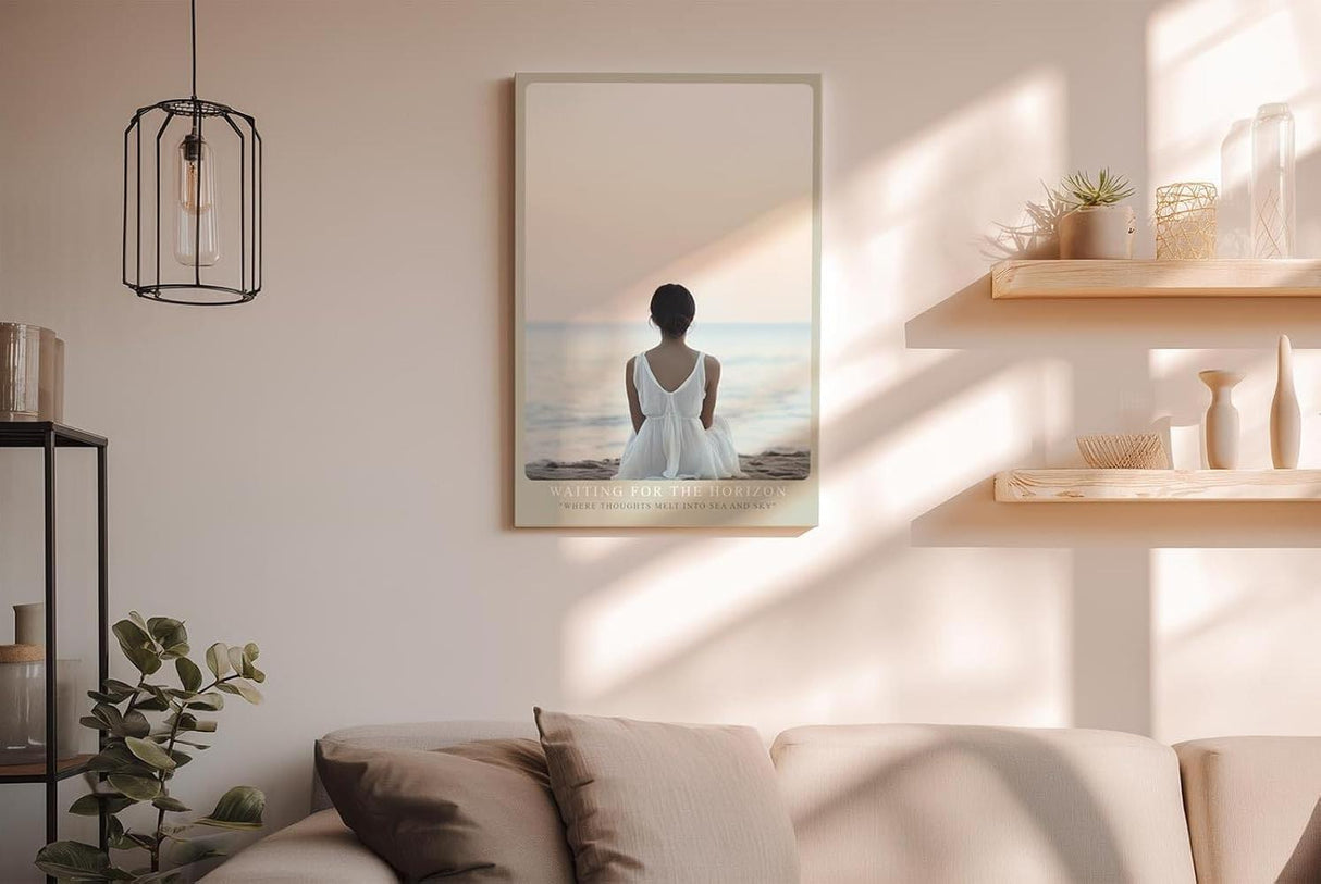 Paul Sinus Wandbild in 40x60cm Waiting for the Horizon – Frau in weißem Kleid am Strand mit Blick auf das Meer bei sanftem Sonnenuntergang