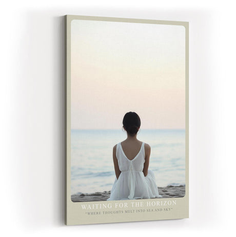 Paul Sinus Wandbild in 40x60cm Waiting for the Horizon – Frau in weißem Kleid am Strand mit Blick auf das Meer bei sanftem Sonnenuntergang