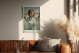 Paul Sinus Wandbild in 40x60cm Warmth and Stillness – Strahlendes Porträt einer jungen Frau im Sonnenlicht, moderne Bilder in sanften Naturtönen, sommerlich und beruhigend