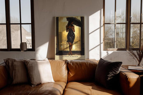 Paul Sinus Wandbild in 40x60cm Woman in Black – elegante Frau im schwarzen Kleid bei Regen, stimmungsvoll inszeniert für moderne Wohnräume