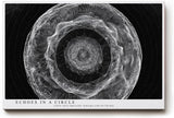 Paul Sinus Wandbild 120x80cm abstrakte Kreisstruktur monochrom moderne Linienkunst schwarz weiss spirituelle Geometrie grosses Kunstbild Wanddekoration fuer Wohnzimmer Büro Flur