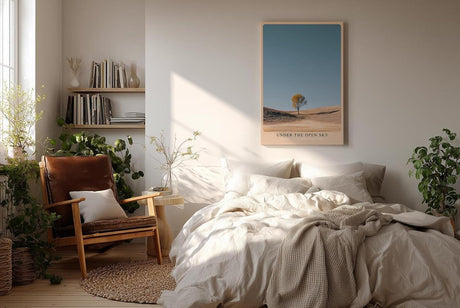 Paul Sinus Wandbild in 40x60cm einzelner Baum auf weiter Landschaft unter blauem Himmel – minimalistisches Naturmotiv für moderne Wohnräume