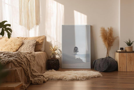 Paul Sinus Wandbild in 40x60cm einzelner Baum im Winter – minimalistisches Naturmotiv in kühlen Farbtönen