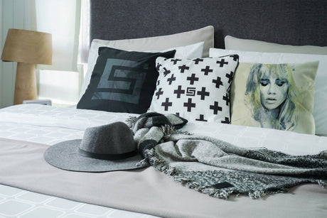 Suki_Waterhouse_II0uHhpHc6p27Bf_1280x1280.jpg