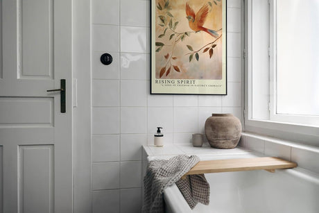 Paul Sinus Leinwandbild 60x90cm Aufsteigender Geist – Eleganter Vogel im Flug mit sanfter Farbgebung und natürlicher Leichtigkeit