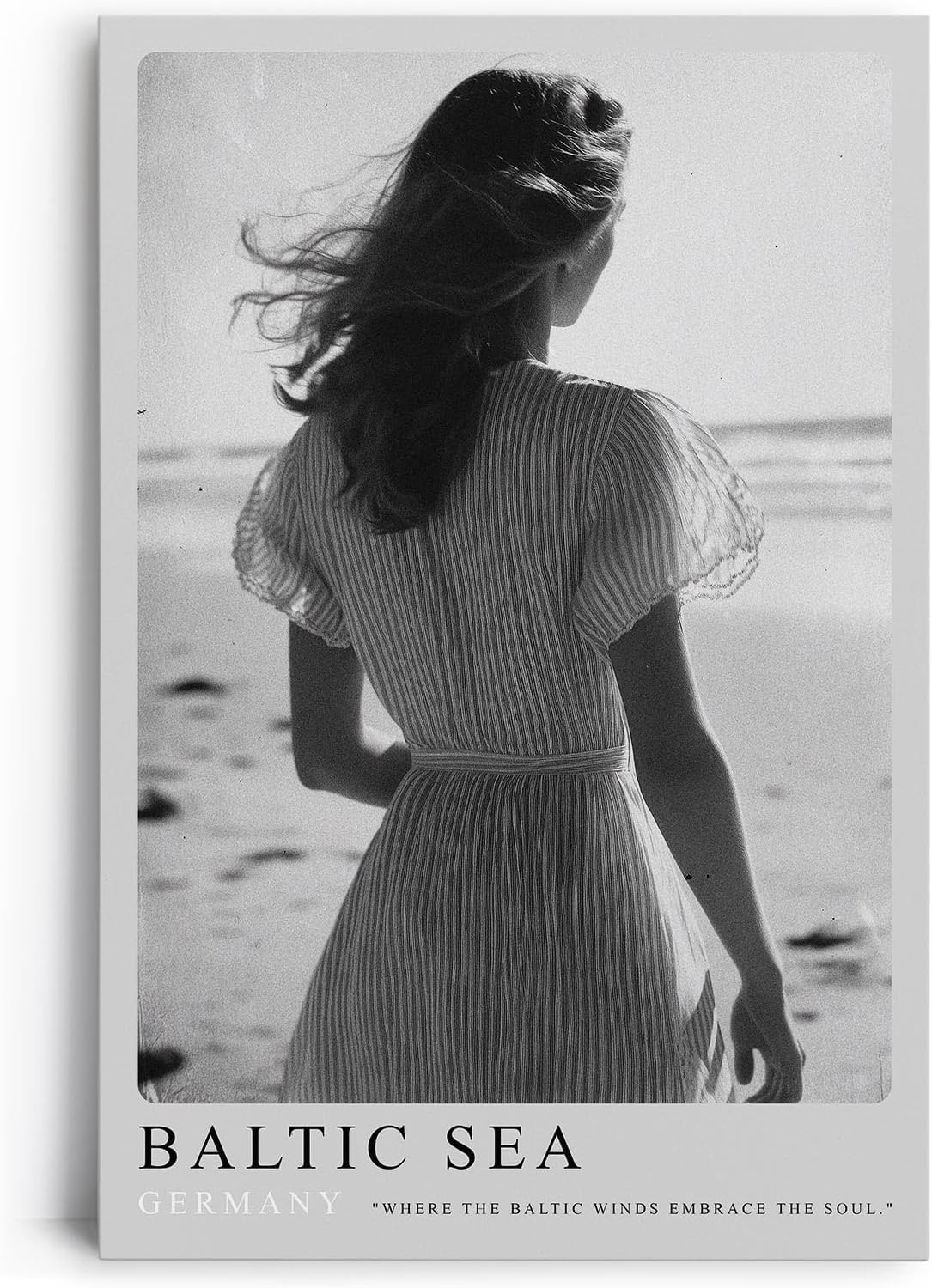 Paul Sinus Leinwandbild 60x90cm Baltic Sea Germany Leinwandbild romantische Frau am Strand in Schwarz-Weiß nostalgische Küstenstimmung