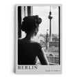 Paul Sinus Leinwandbild 80x120cm Berlin Germany Leinwandbild elegante Frau am Fenster mit Blick auf den Fernsehturm nostalgische Schwarz-Weiß-Stadtansicht